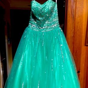 Sparkle size 2 Corset back Light Green Prom/pageant gown